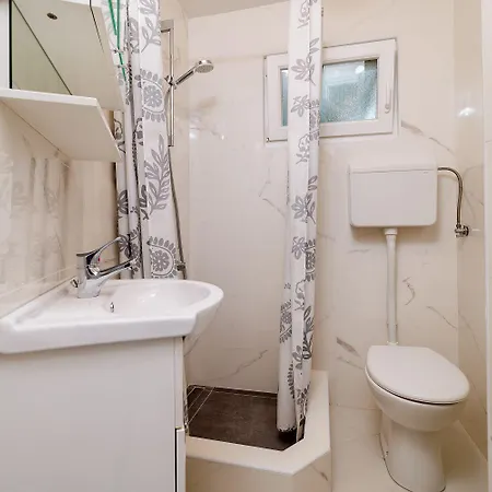 Renoviertes Nur 100 Meter Zum Mit Meerblick, Grill, Terrasse Apartmán Jadranovo