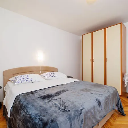 Renoviertes Nur 100 Meter Zum Mit Meerblick, Grill, Terrasse Apartmán