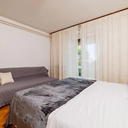 Renoviertes Nur 100 Meter Zum Mit Meerblick, Grill, Terrasse Apartmán