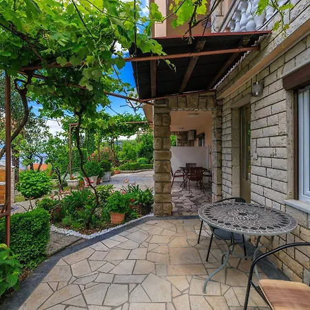 Renoviertes Nur 100 Meter Zum Mit Meerblick, Grill, Terrasse Jadranovo