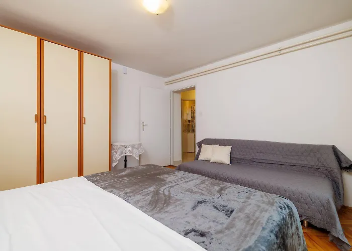 Apartment Renoviertes Nur 100 Meter Zum Mit Meerblick, Grill, Terrasse