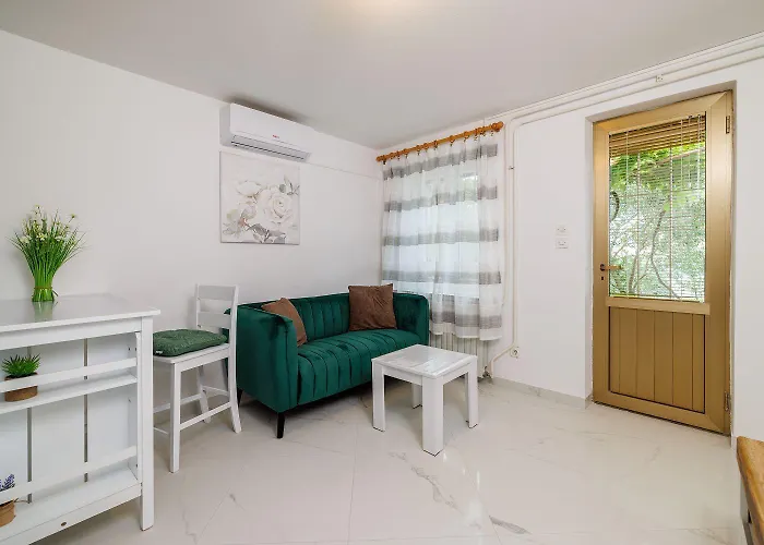 Renoviertes Nur 100 Meter Zum Mit Meerblick, Grill, Terrasse Apartment Jadranovo