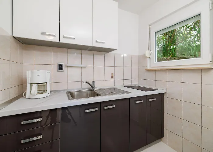 Renoviertes Nur 100 Meter Zum Mit Meerblick, Grill, Terrasse Jadranovo