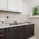 Renoviertes Nur 100 Meter Zum Mit Meerblick, Grill, Terrasse Jadranovo