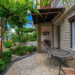Renoviertes Nur 100 Meter Zum Mit Meerblick, Grill, Terrasse Jadranovo