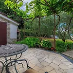 Renoviertes Nur 100 Meter Zum Mit Meerblick, Grill, Terrasse Daire *