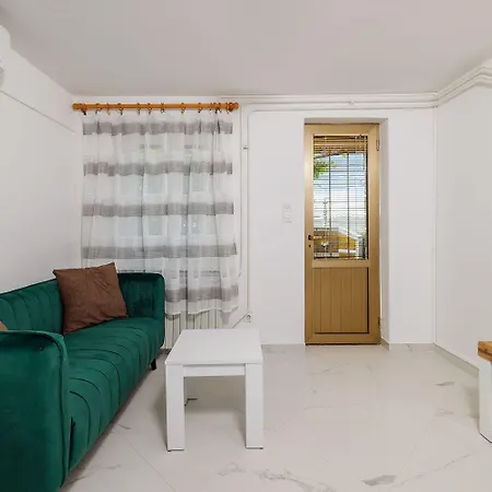 Renoviertes Nur 100 Meter Zum Mit Meerblick, Grill, Terrasse * Jadranovo