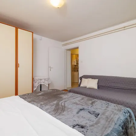 Daire Renoviertes Nur 100 Meter Zum Mit Meerblick, Grill, Terrasse