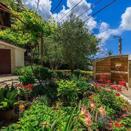 Renoviertes Nur 100 Meter Zum Mit Meerblick, Grill, Terrasse Daire