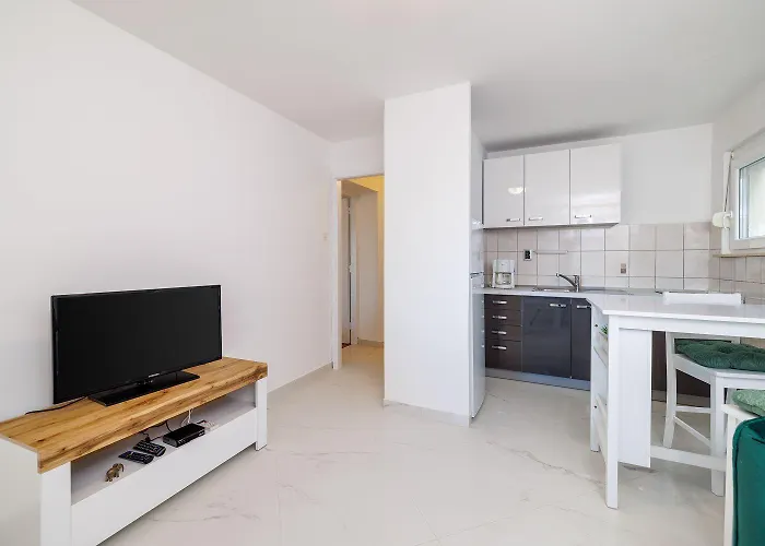 Renoviertes Nur 100 Meter Zum Mit Meerblick, Grill, Terrasse شقة *