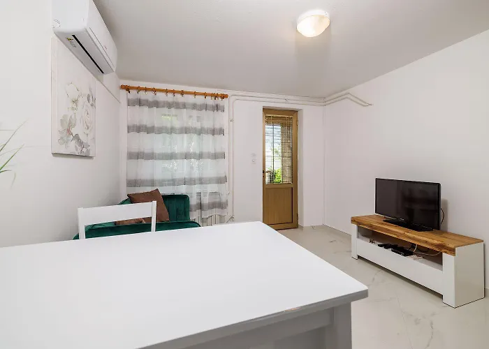 Renoviertes Nur 100 Meter Zum Mit Meerblick, Grill, Terrasse جادرانوفو