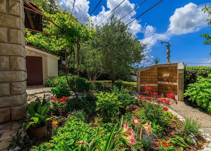 Renoviertes Nur 100 Meter Zum Mit Meerblick, Grill, Terrasse شقة